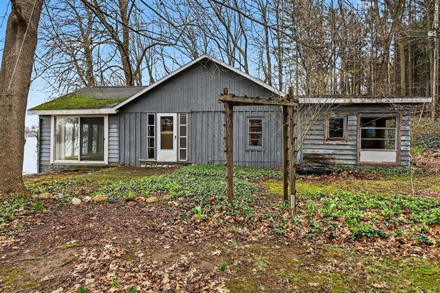 11790 Lakeway Drive, Plainwell, MI 49080