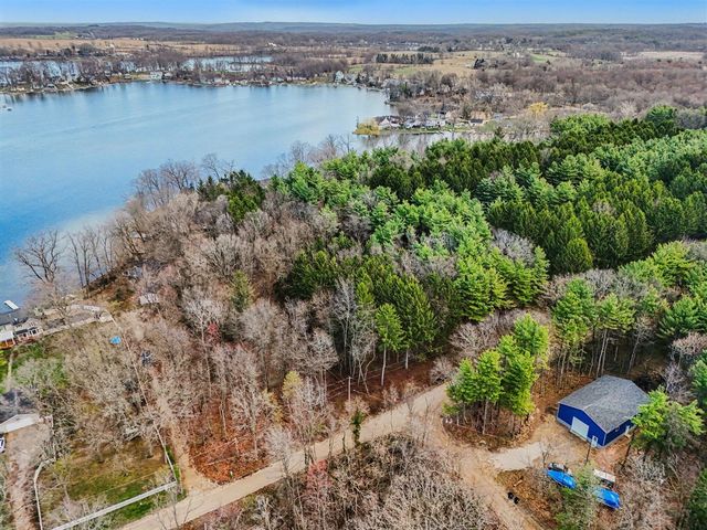 11790 Lakeway Drive, Plainwell, MI 49080
