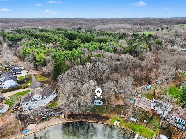 11790 Lakeway Drive, Plainwell, MI 49080