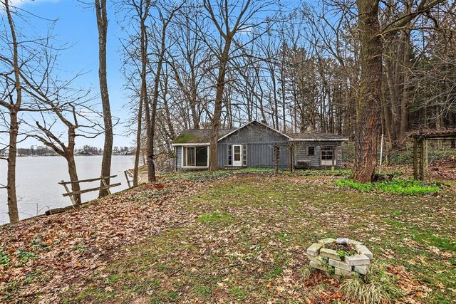 11790 Lakeway Drive, Plainwell, MI 49080