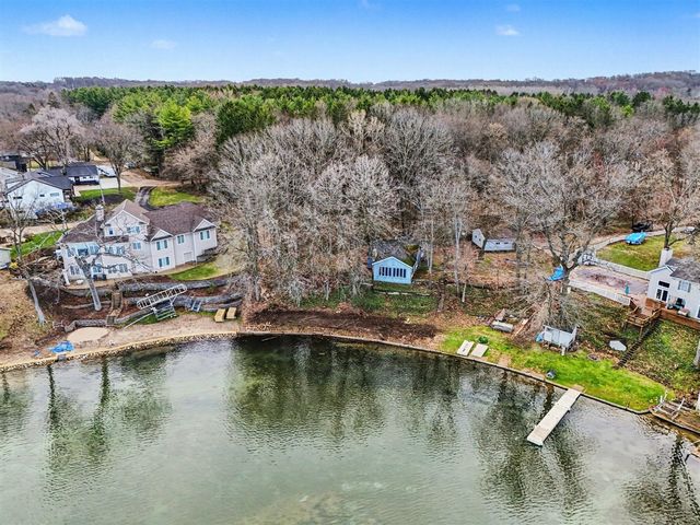 11790 Lakeway Drive, Plainwell, MI 49080