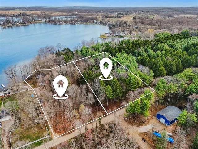 11790 Lakeway Drive, Plainwell, MI 49080