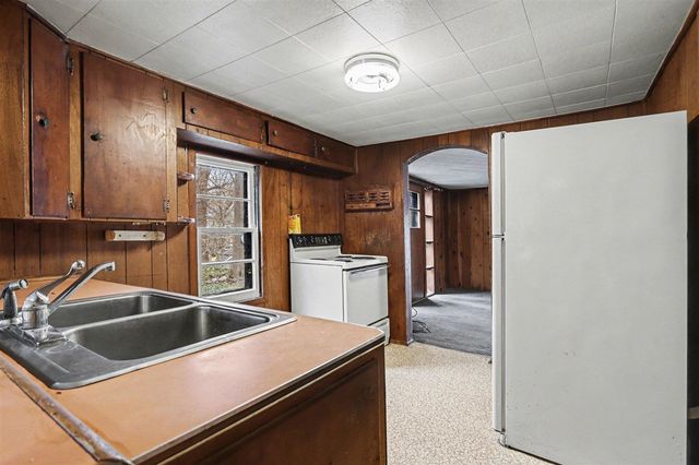 11790 Lakeway Drive, Plainwell, MI 49080
