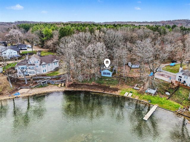 11790 Lakeway Drive, Plainwell, MI 49080