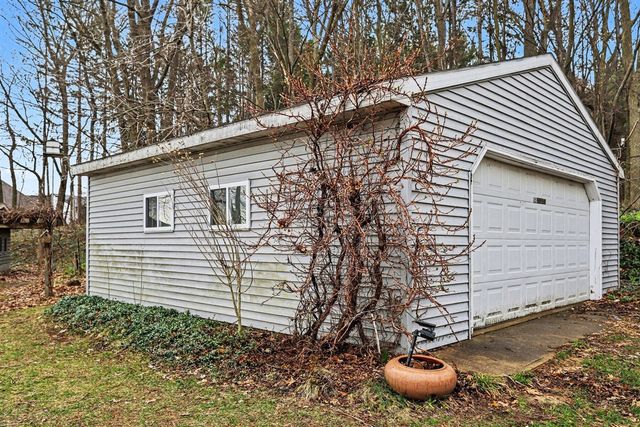 11790 Lakeway Drive, Plainwell, MI 49080