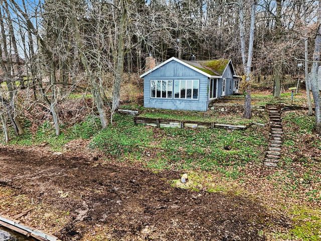 11790 Lakeway Drive, Plainwell, MI 49080