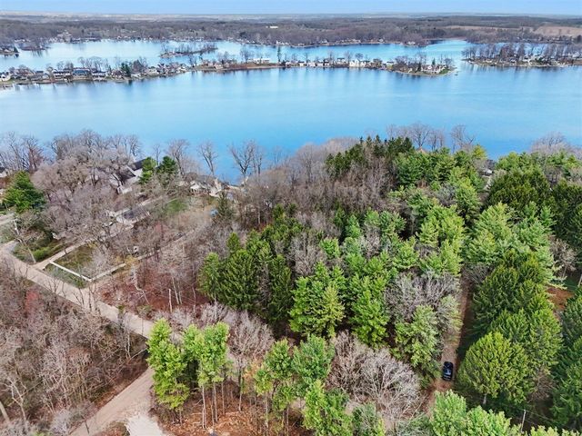 11790 Lakeway Drive, Plainwell, MI 49080