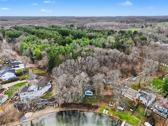 11790 Lakeway Drive, Plainwell, MI 49080