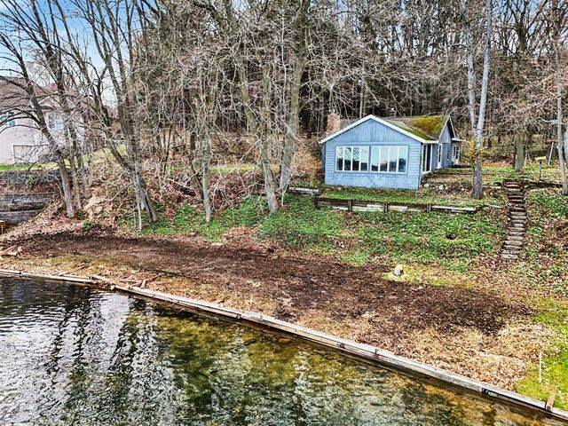 11790 Lakeway Drive, Plainwell, MI 49080