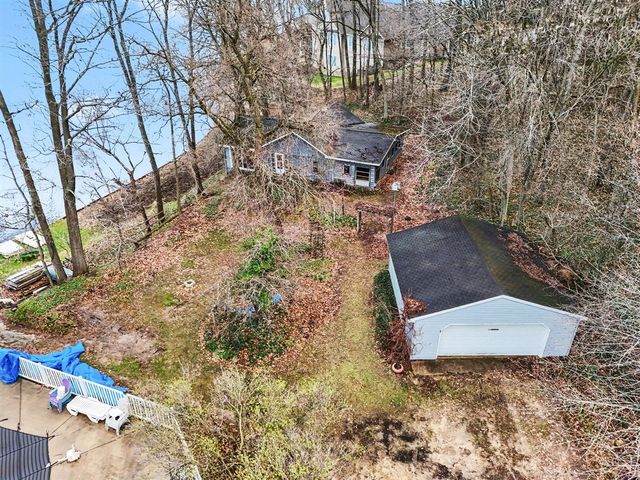 11790 Lakeway Drive, Plainwell, MI 49080