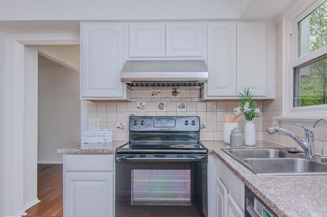 3044 Turnberry Lane, Ann Arbor, MI 48108