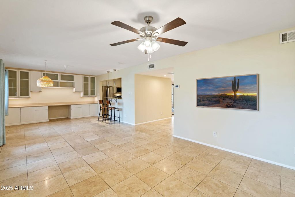 Image 11 of property listing at 5324 N 78TH Place, Scottsdale, AZ 85250