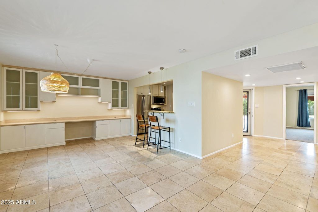 Image 13 of property listing at 5324 N 78TH Place, Scottsdale, AZ 85250