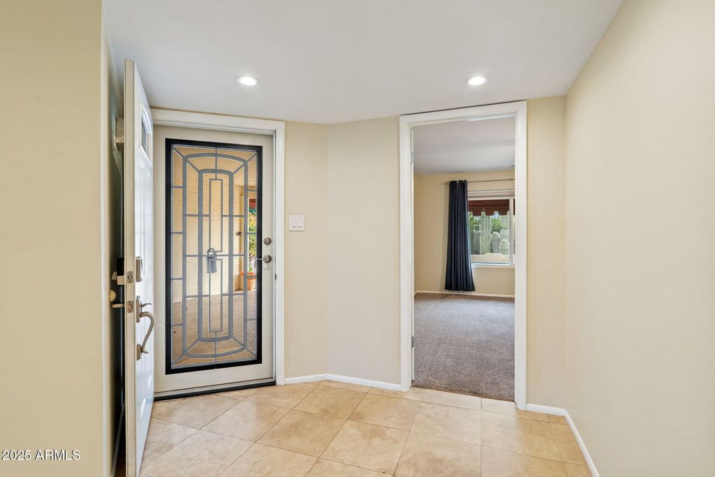 Image 6 of property listing at 5324 N 78TH Place, Scottsdale, AZ 85250