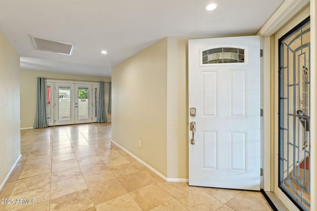 Image 7 of property listing at 5324 N 78TH Place, Scottsdale, AZ 85250