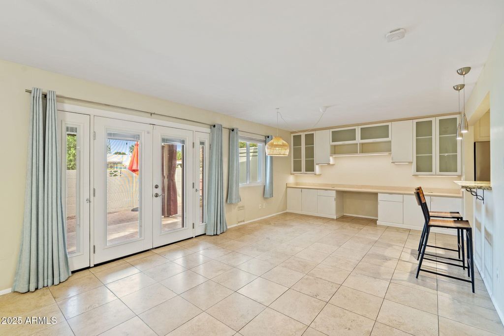 Image 8 of property listing at 5324 N 78TH Place, Scottsdale, AZ 85250