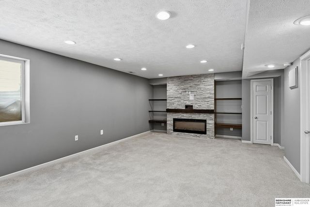 16611 Dora Hamann Parkway, Omaha, NE 68116