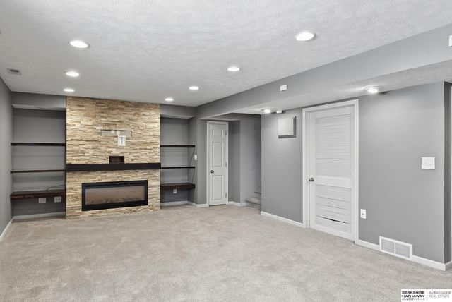 16611 Dora Hamann Parkway, Omaha, NE 68116