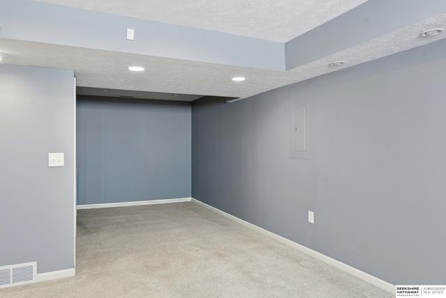 16611 Dora Hamann Parkway, Omaha, NE 68116