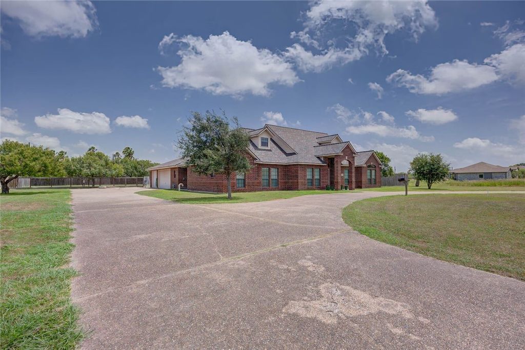 2234 Richland Dr, Corpus Christi, TX 78418 — photo 3