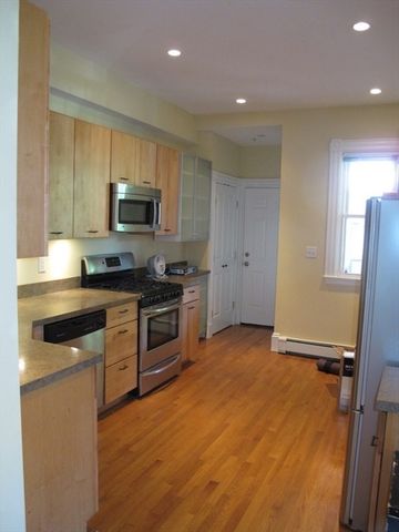 1 Fayette St 3, Cambridge, MA 02139