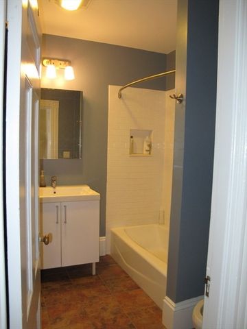 1 Fayette St 3, Cambridge, MA 02139