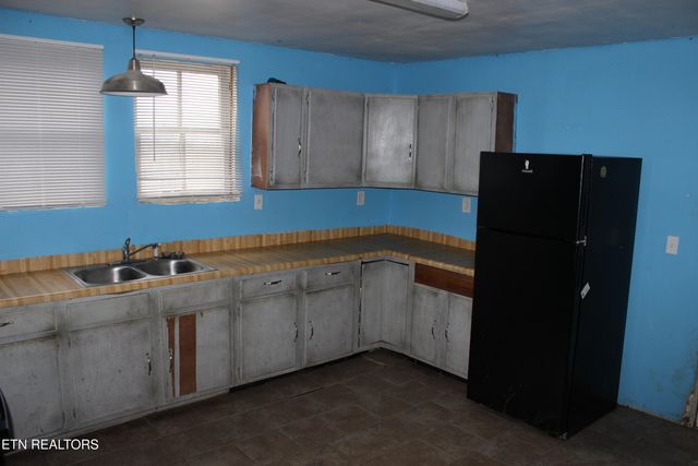 9329 Tipple Lane, Mascot, TN 37806