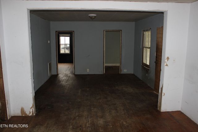 9329 Tipple Lane, Mascot, TN 37806