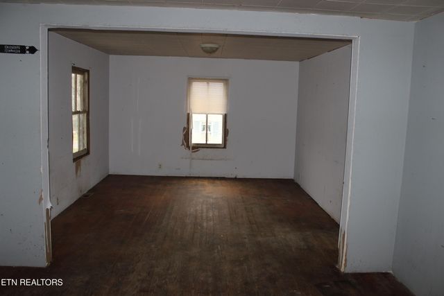 9329 Tipple Lane, Mascot, TN 37806