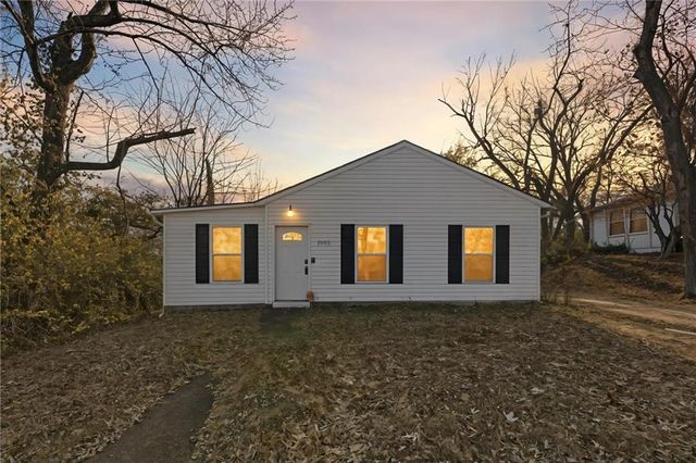 1005 NE 46th Street, Kansas City, MO 64116