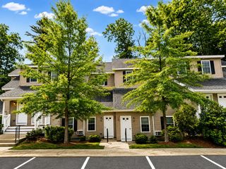 33 Mcgillen Drive 33, Leominster, MA 01453