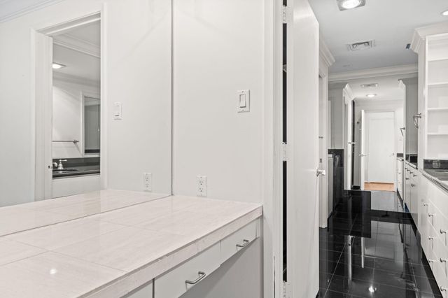 5000 Montrose Boulevard 21E, Houston, TX 77006