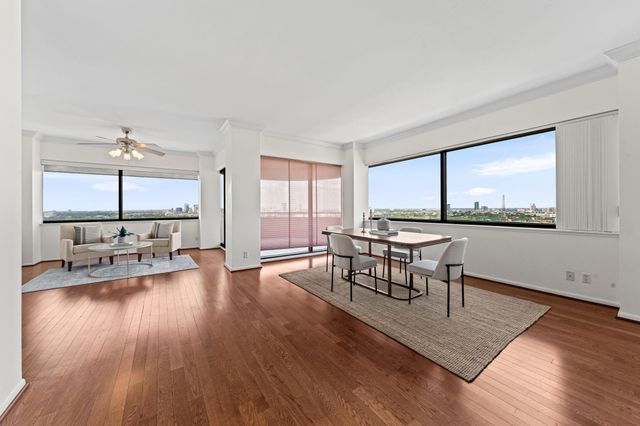 5000 Montrose Boulevard 21E, Houston, TX 77006