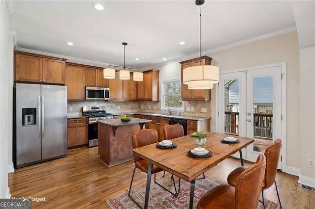 2165 Parkview Run, Atlanta, GA 30318