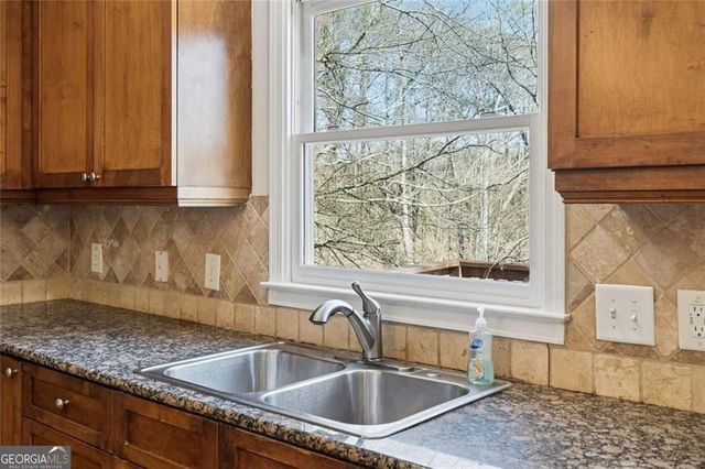 2165 Parkview Run, Atlanta, GA 30318