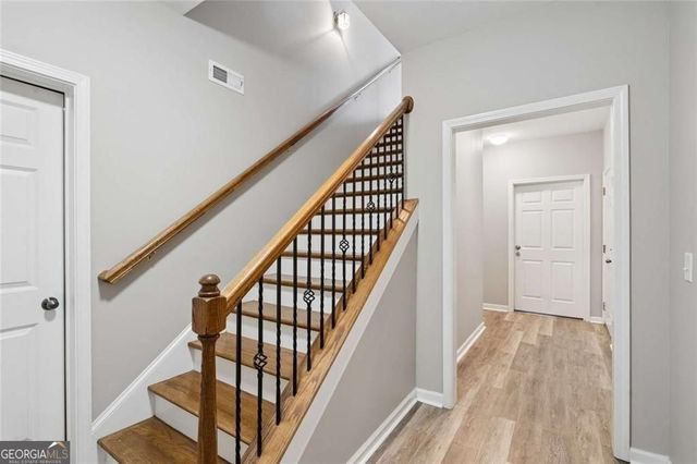 2165 Parkview Run, Atlanta, GA 30318