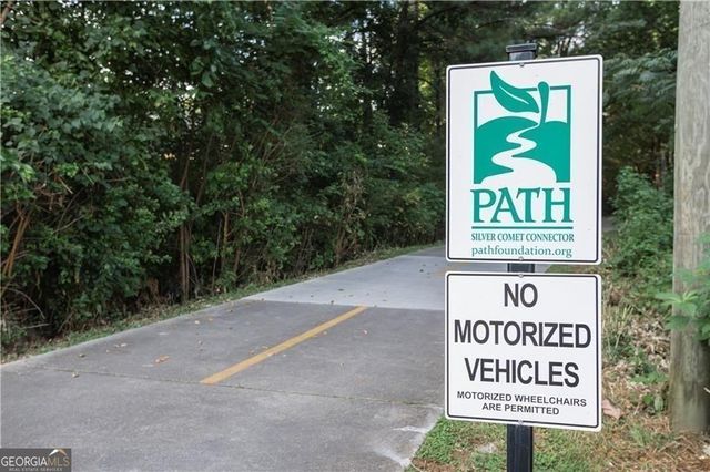 2165 Parkview Run, Atlanta, GA 30318