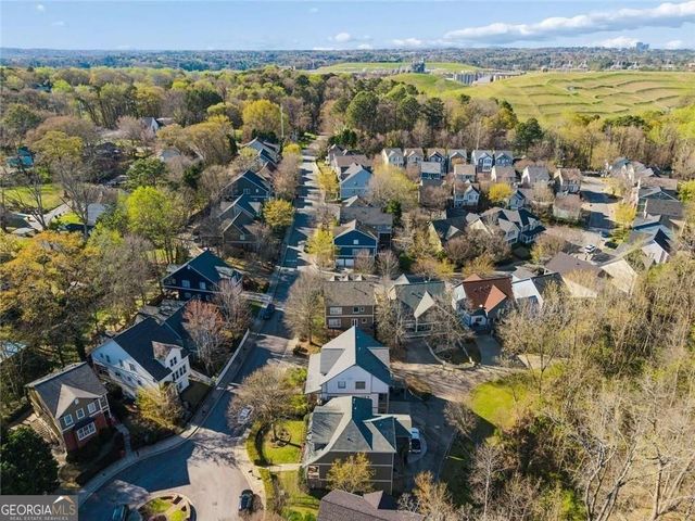 2165 Parkview Run, Atlanta, GA 30318