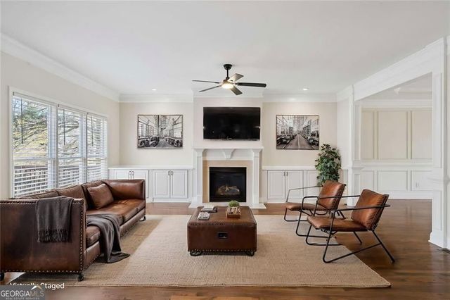 2165 Parkview Run, Atlanta, GA 30318