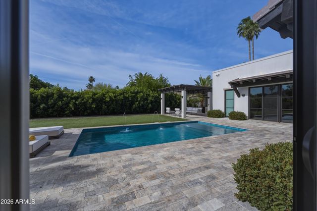 8113 E DEL CADENA Drive, Scottsdale, AZ 85258