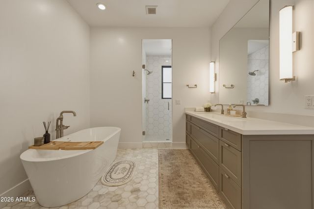 8113 E DEL CADENA Drive, Scottsdale, AZ 85258