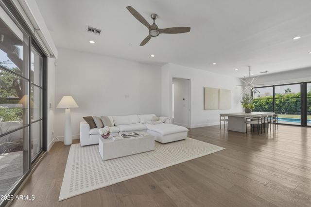 8113 E DEL CADENA Drive, Scottsdale, AZ 85258