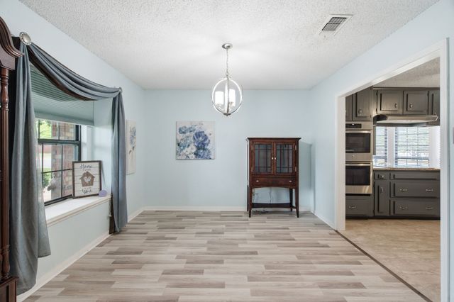521 W Louella Drive, Hurst, TX 76054