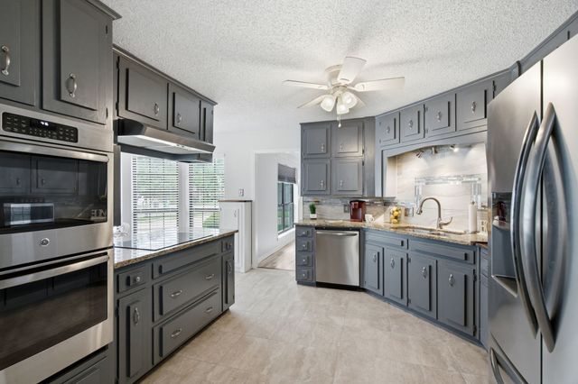 521 W Louella Drive, Hurst, TX 76054