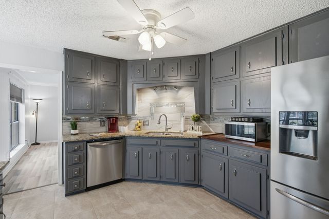 521 W Louella Drive, Hurst, TX 76054