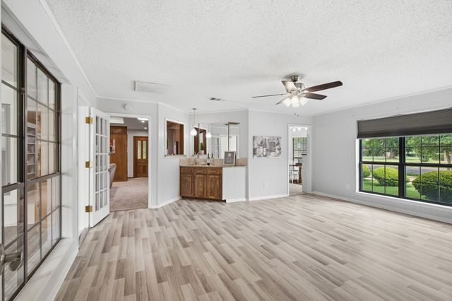 521 W Louella Drive, Hurst, TX 76054