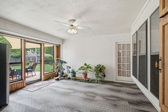 521 W Louella Drive, Hurst, TX 76054