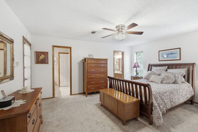 521 W Louella Drive, Hurst, TX 76054