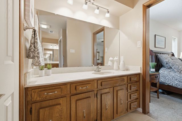 521 W Louella Drive, Hurst, TX 76054
