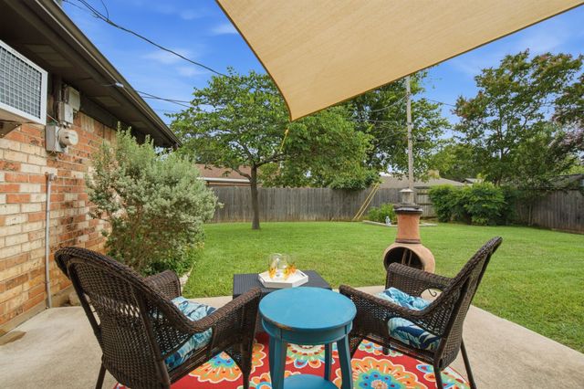 521 W Louella Drive, Hurst, TX 76054